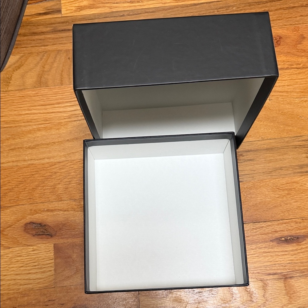 Gucci Classic White Box with Black Border - BOX ONLY. - Picture 2 of 3